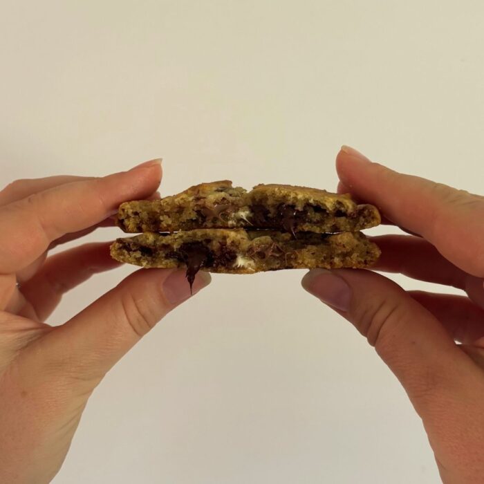 Doorsnede triple chocolate cookie Doorsnede triple chocolate cookie